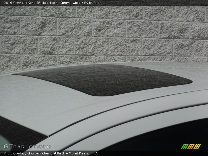 Summit White / RS Jet Black 2016 Chevrolet Sonic RS Hatchback