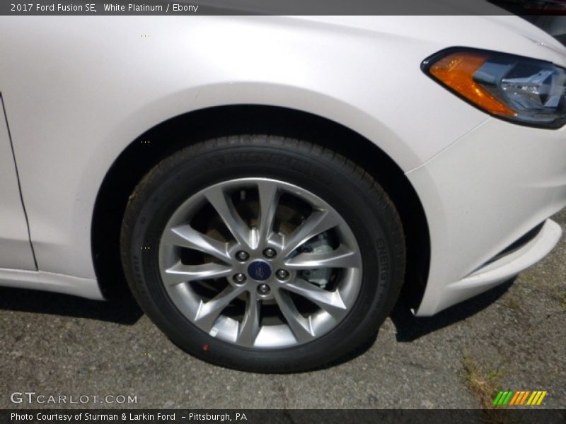White Platinum / Ebony 2017 Ford Fusion SE