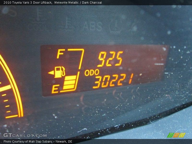 Meteorite Metallic / Dark Charcoal 2010 Toyota Yaris 3 Door Liftback