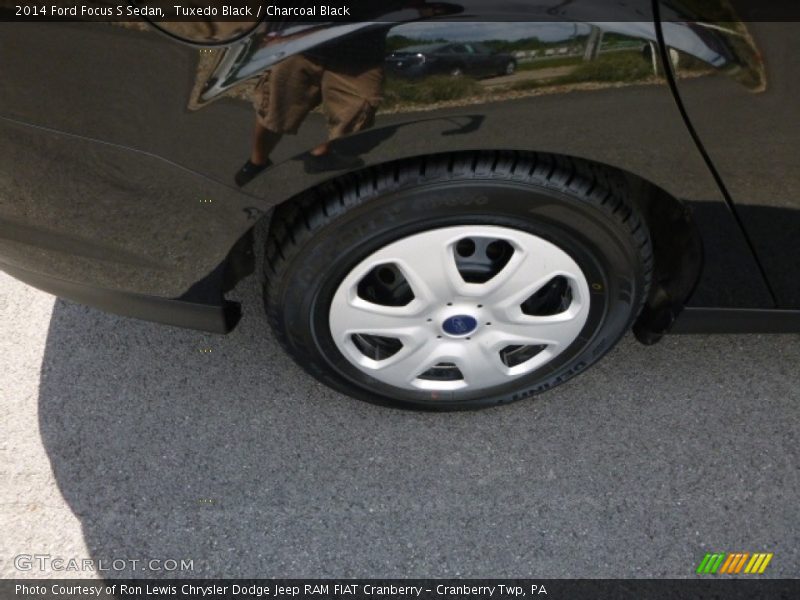 Tuxedo Black / Charcoal Black 2014 Ford Focus S Sedan