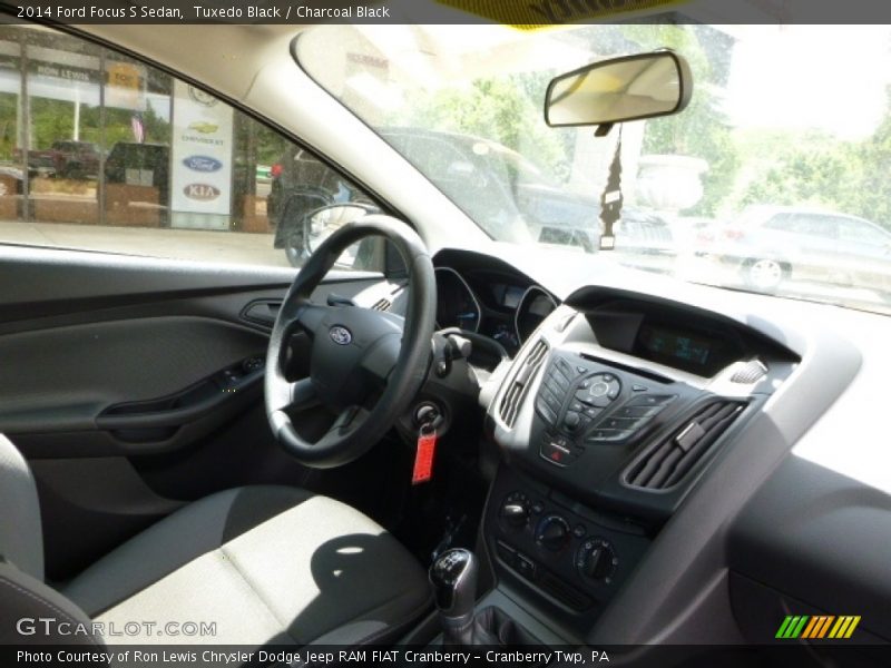 Tuxedo Black / Charcoal Black 2014 Ford Focus S Sedan