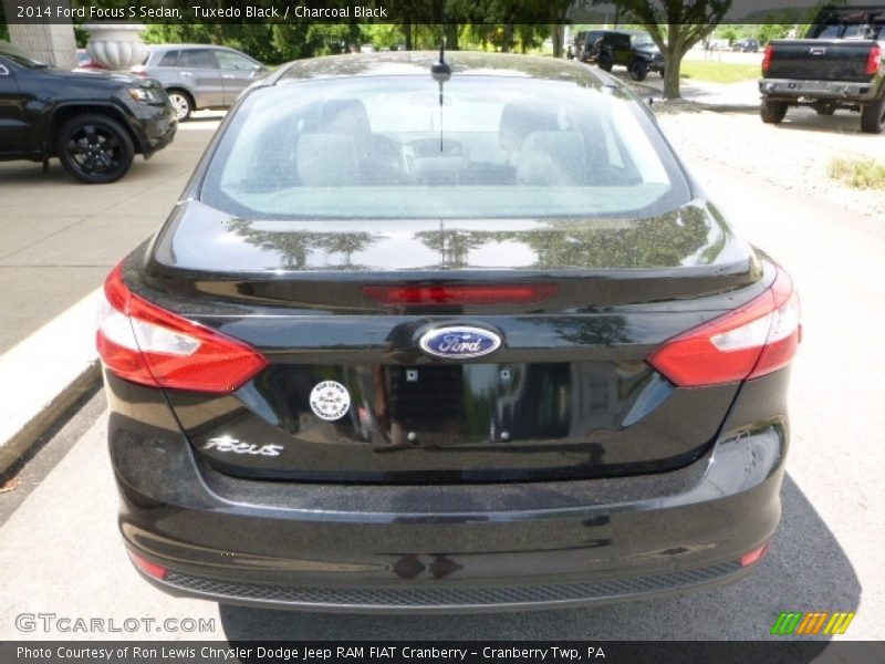 Tuxedo Black / Charcoal Black 2014 Ford Focus S Sedan