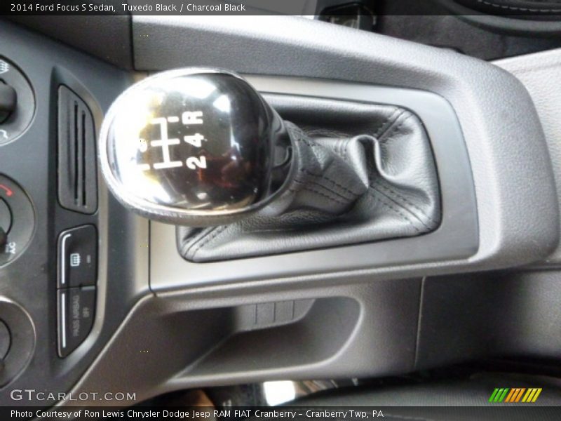 Tuxedo Black / Charcoal Black 2014 Ford Focus S Sedan