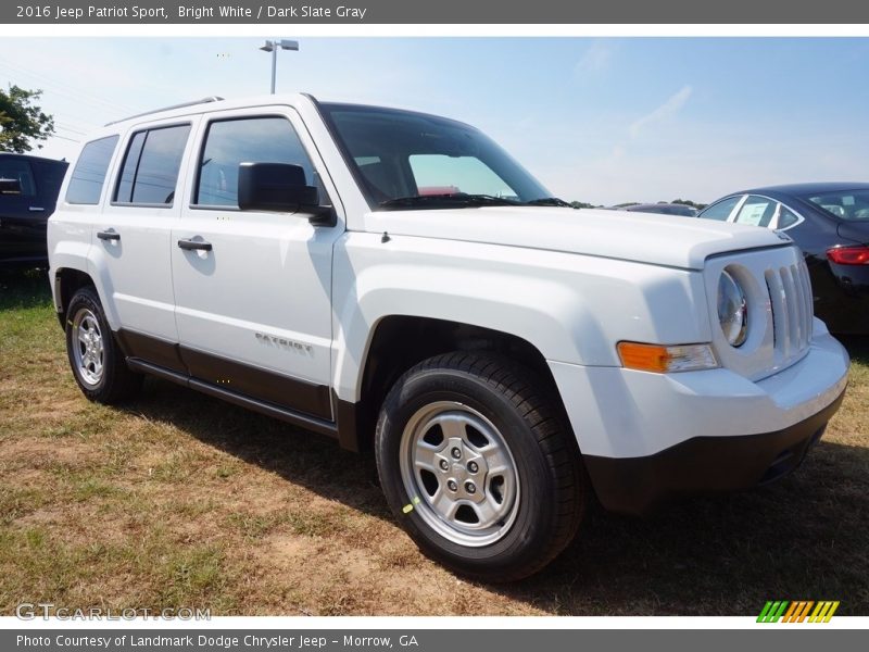 Front 3/4 View of 2016 Patriot Sport