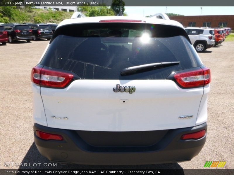 Bright White / Black 2016 Jeep Cherokee Latitude 4x4