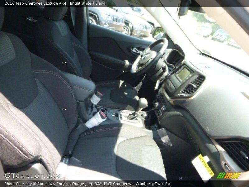 Bright White / Black 2016 Jeep Cherokee Latitude 4x4