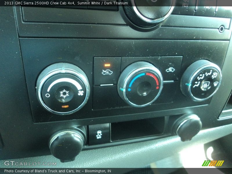 Summit White / Dark Titanium 2013 GMC Sierra 2500HD Crew Cab 4x4