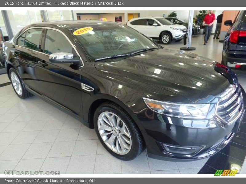 Tuxedo Black Metallic / Charcoal Black 2015 Ford Taurus Limited