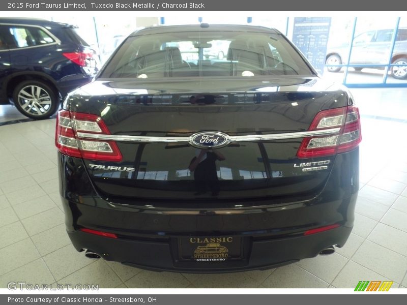 Tuxedo Black Metallic / Charcoal Black 2015 Ford Taurus Limited