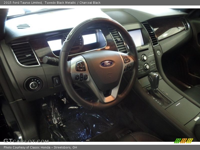 Tuxedo Black Metallic / Charcoal Black 2015 Ford Taurus Limited