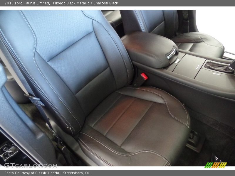 Tuxedo Black Metallic / Charcoal Black 2015 Ford Taurus Limited