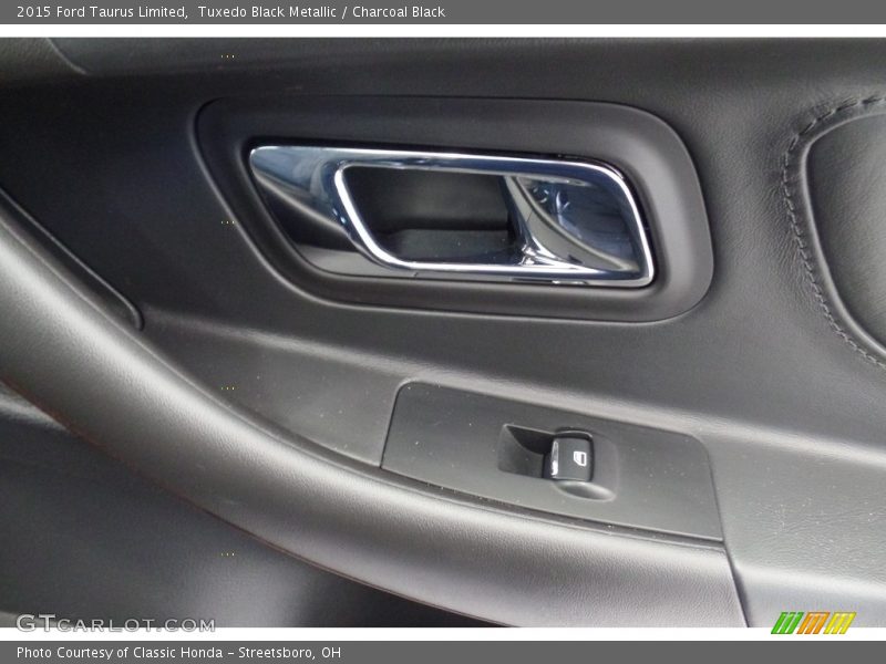 Tuxedo Black Metallic / Charcoal Black 2015 Ford Taurus Limited