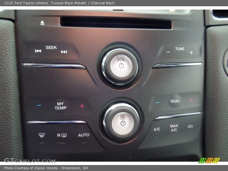 Tuxedo Black Metallic / Charcoal Black 2015 Ford Taurus Limited