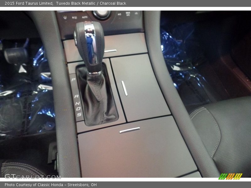 Tuxedo Black Metallic / Charcoal Black 2015 Ford Taurus Limited