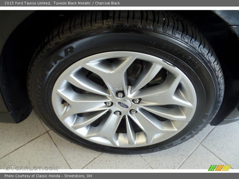 Tuxedo Black Metallic / Charcoal Black 2015 Ford Taurus Limited