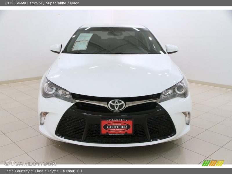 Super White / Black 2015 Toyota Camry SE