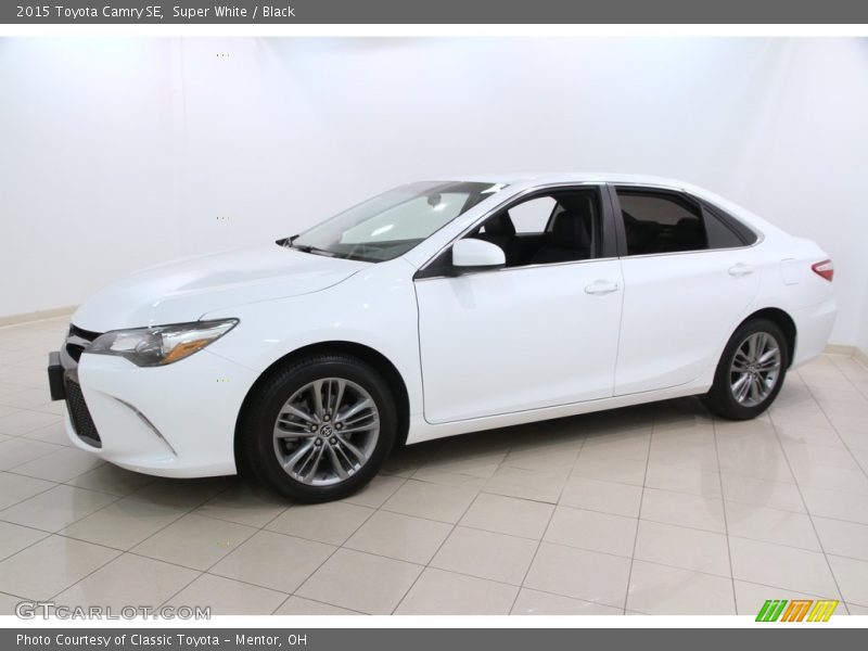 Super White / Black 2015 Toyota Camry SE