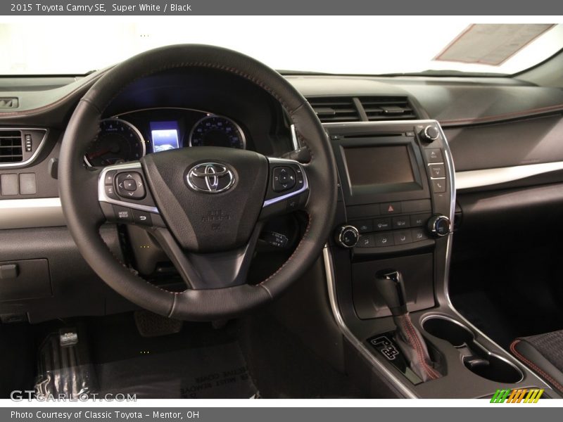 Super White / Black 2015 Toyota Camry SE