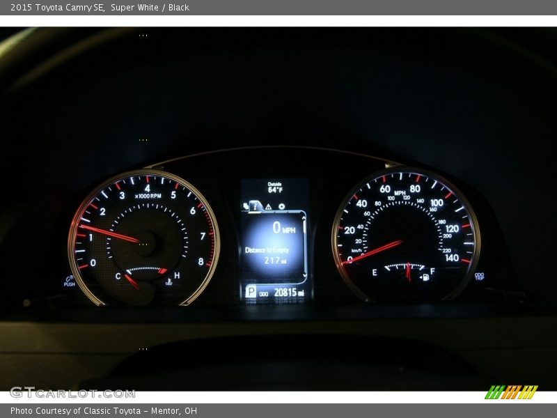 Super White / Black 2015 Toyota Camry SE