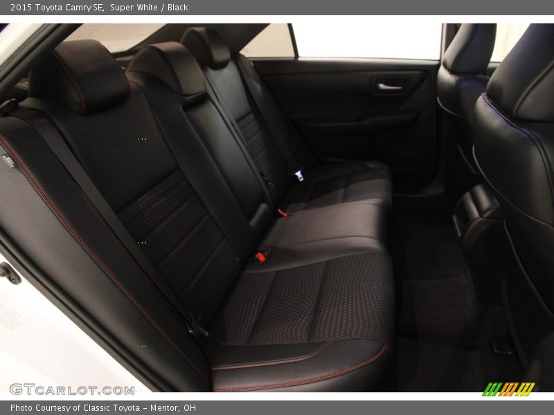 Super White / Black 2015 Toyota Camry SE