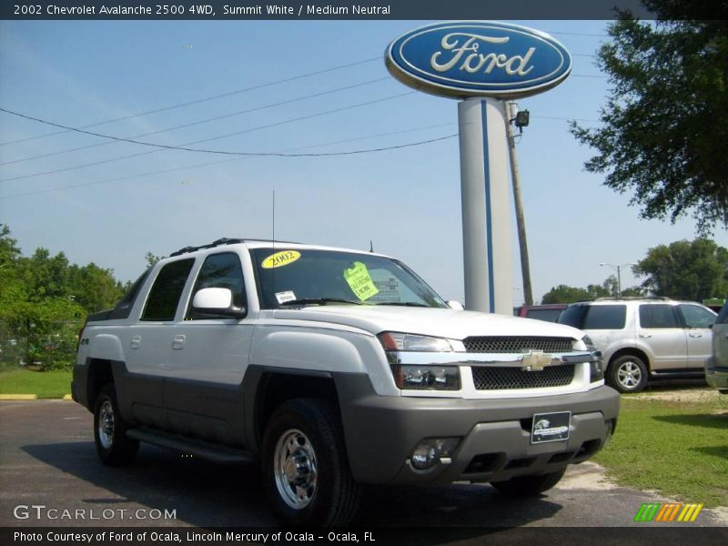Summit White / Medium Neutral 2002 Chevrolet Avalanche 2500 4WD