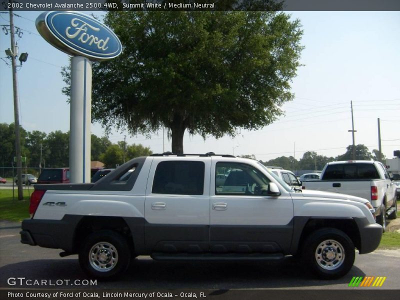 Summit White / Medium Neutral 2002 Chevrolet Avalanche 2500 4WD