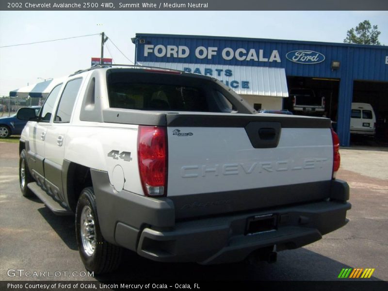 Summit White / Medium Neutral 2002 Chevrolet Avalanche 2500 4WD