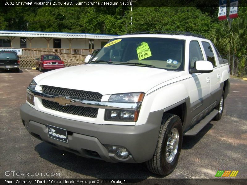 Summit White / Medium Neutral 2002 Chevrolet Avalanche 2500 4WD