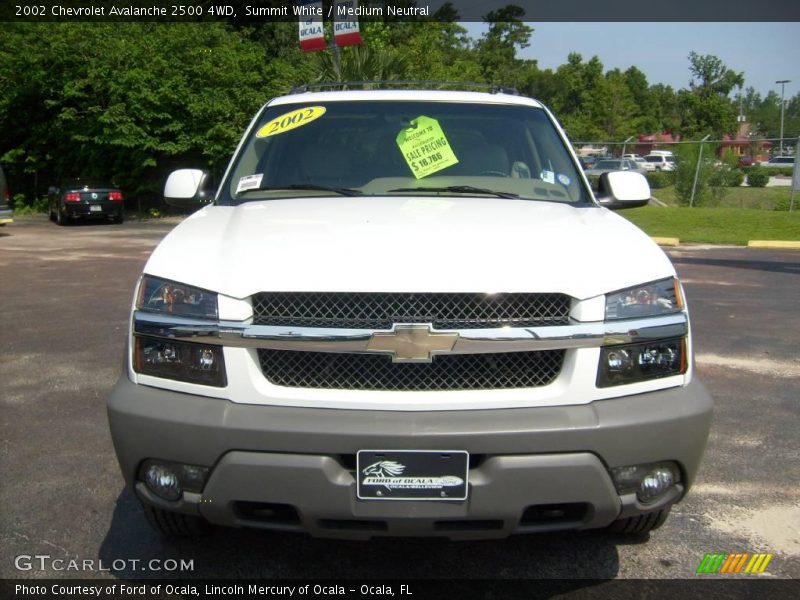 Summit White / Medium Neutral 2002 Chevrolet Avalanche 2500 4WD
