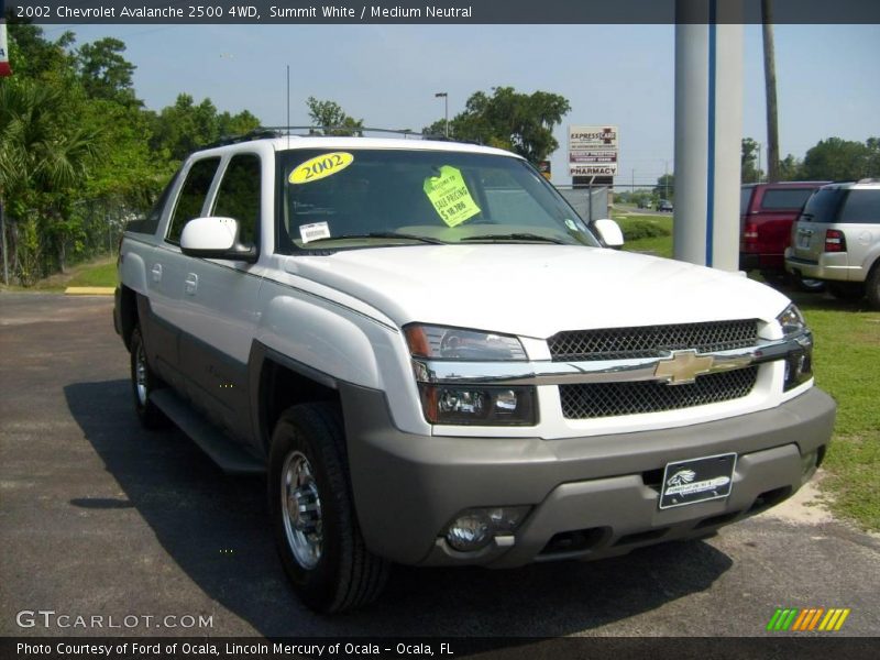 Summit White / Medium Neutral 2002 Chevrolet Avalanche 2500 4WD