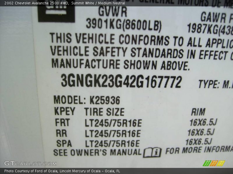 Summit White / Medium Neutral 2002 Chevrolet Avalanche 2500 4WD