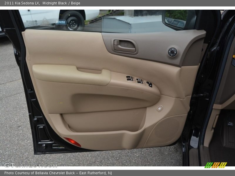 Midnight Black / Beige 2011 Kia Sedona LX