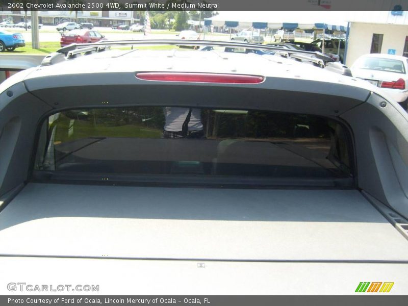 Summit White / Medium Neutral 2002 Chevrolet Avalanche 2500 4WD