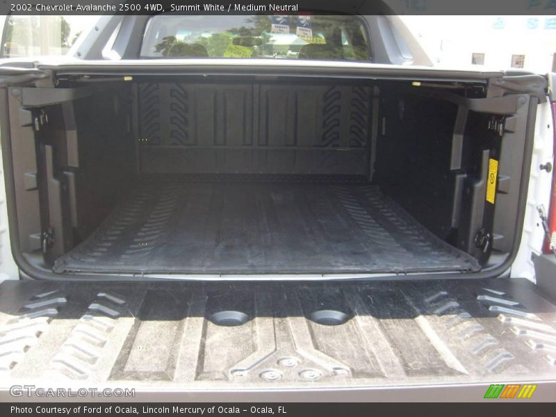 Summit White / Medium Neutral 2002 Chevrolet Avalanche 2500 4WD