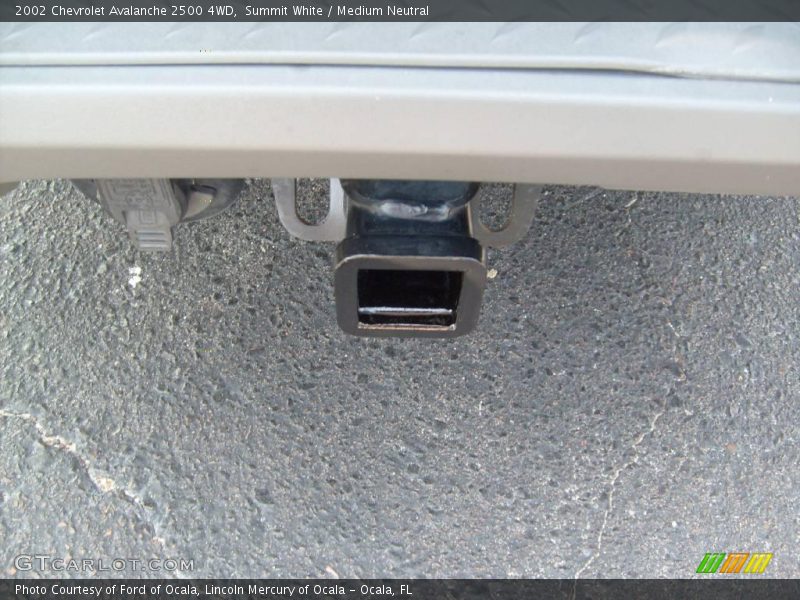Summit White / Medium Neutral 2002 Chevrolet Avalanche 2500 4WD