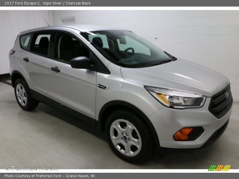 Ingot Silver / Charcoal Black 2017 Ford Escape S