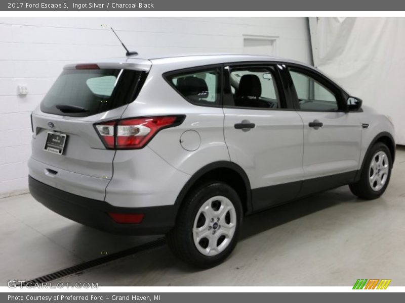 Ingot Silver / Charcoal Black 2017 Ford Escape S