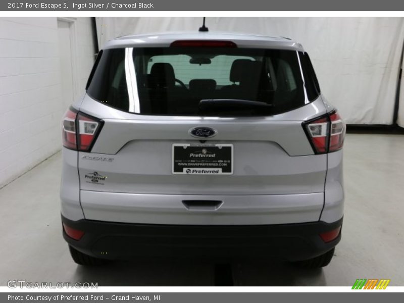 Ingot Silver / Charcoal Black 2017 Ford Escape S