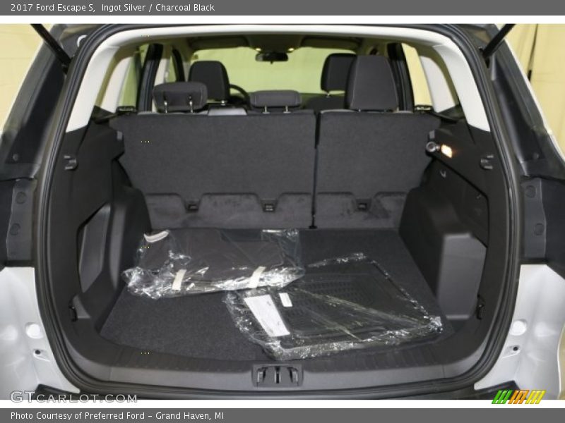 Ingot Silver / Charcoal Black 2017 Ford Escape S