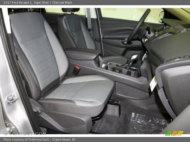 Ingot Silver / Charcoal Black 2017 Ford Escape S