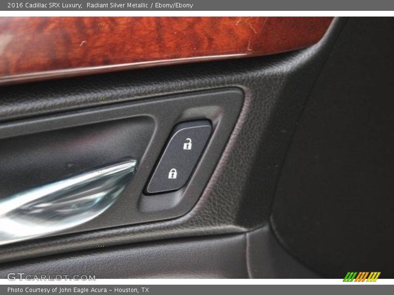 Radiant Silver Metallic / Ebony/Ebony 2016 Cadillac SRX Luxury