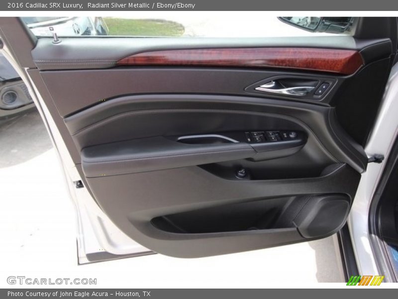 Radiant Silver Metallic / Ebony/Ebony 2016 Cadillac SRX Luxury