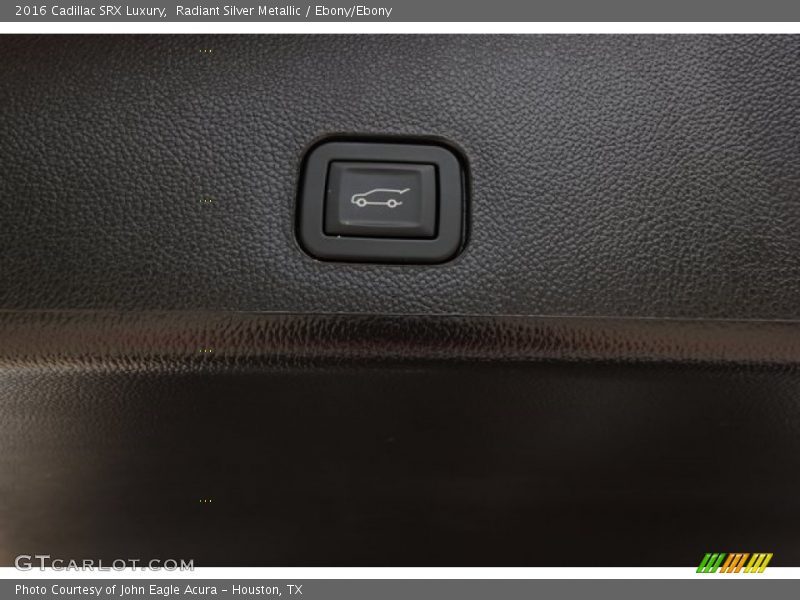 Radiant Silver Metallic / Ebony/Ebony 2016 Cadillac SRX Luxury