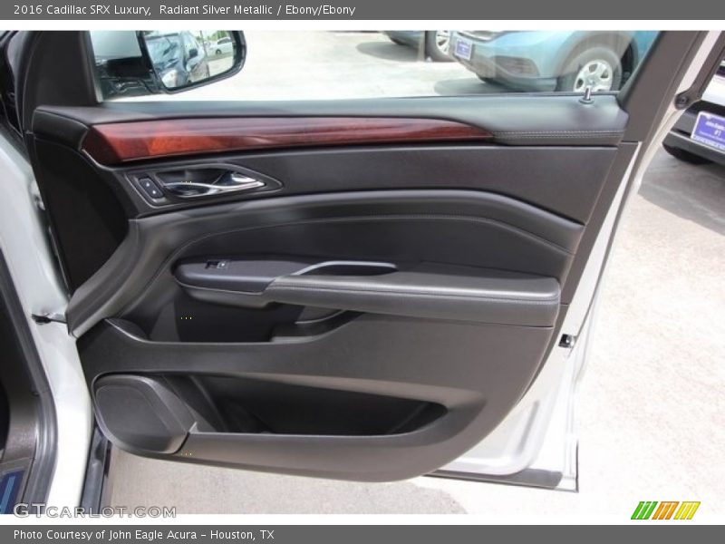 Radiant Silver Metallic / Ebony/Ebony 2016 Cadillac SRX Luxury