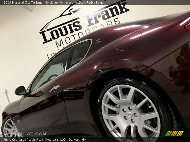 Bordeaux Pontevecchio (Dark Red) / Beige 2009 Maserati GranTurismo