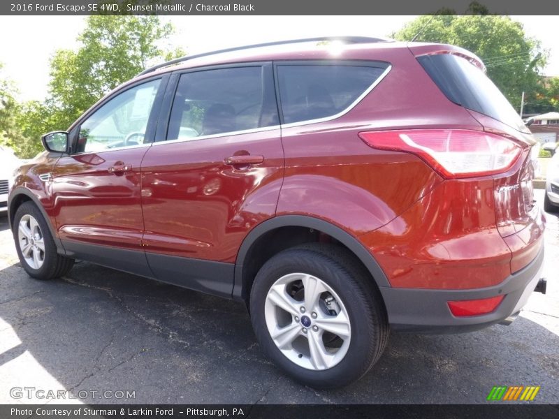 Sunset Metallic / Charcoal Black 2016 Ford Escape SE 4WD