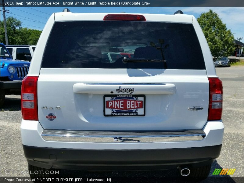 Bright White / Light Pebble Beige/Dark Slate Gray 2016 Jeep Patriot Latitude 4x4