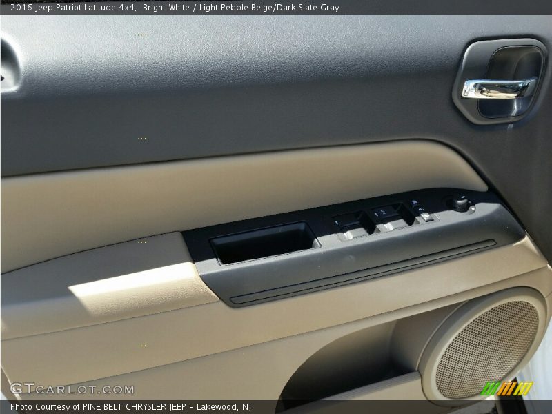 Bright White / Light Pebble Beige/Dark Slate Gray 2016 Jeep Patriot Latitude 4x4