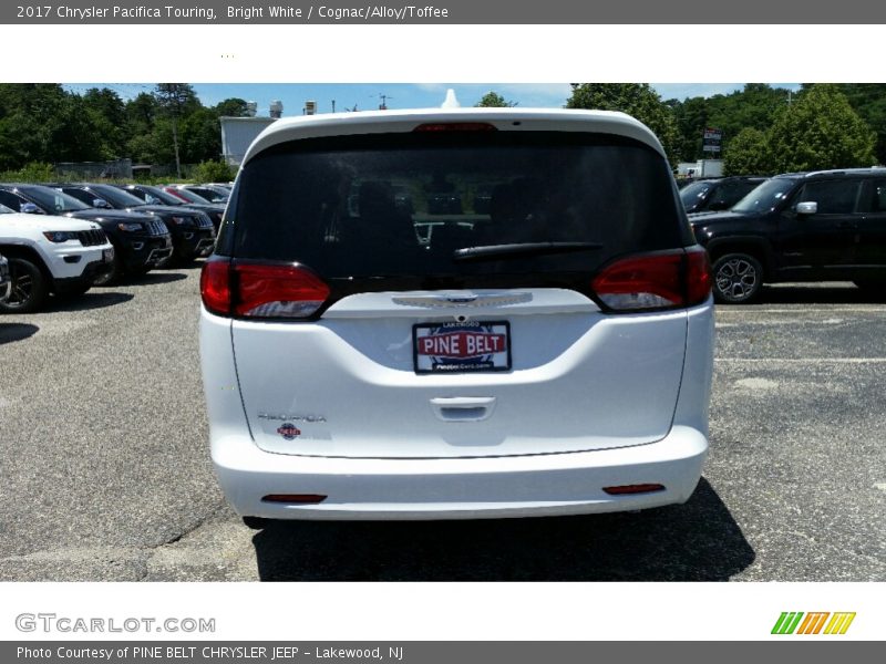 Bright White / Cognac/Alloy/Toffee 2017 Chrysler Pacifica Touring