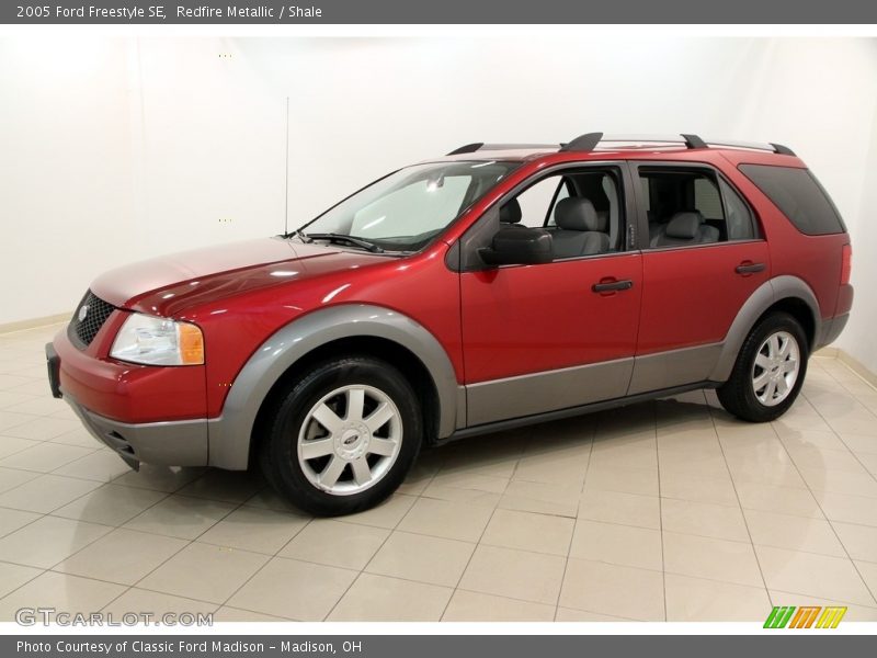 Front 3/4 View of 2005 Freestyle SE